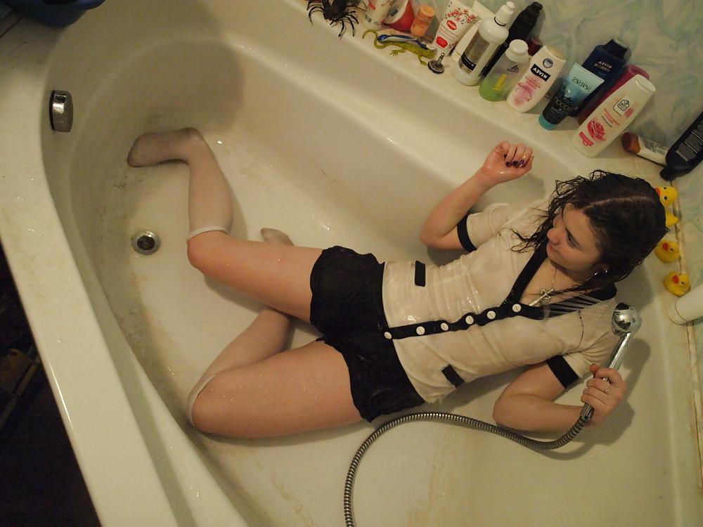 25P Bathroom teen