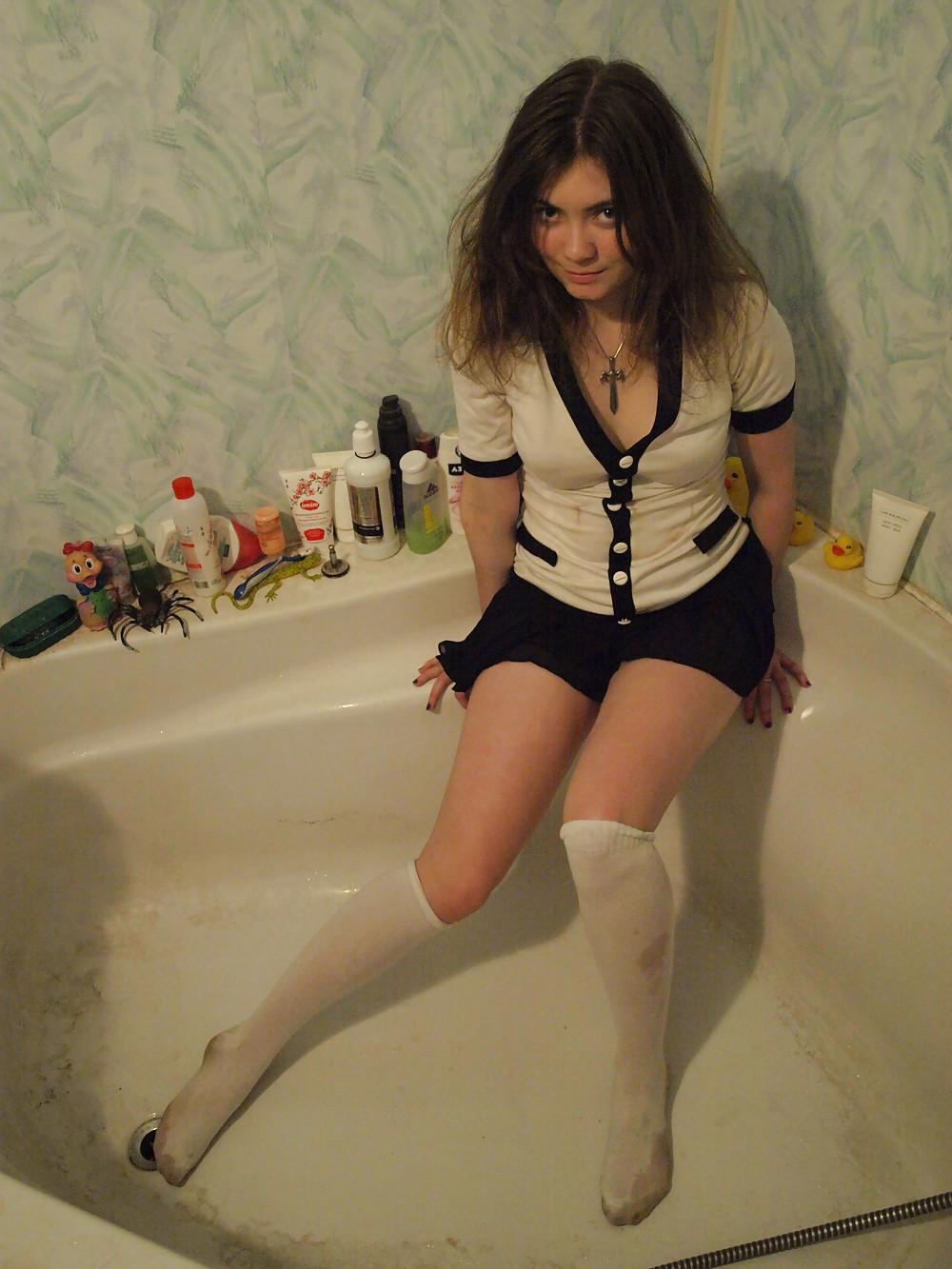 25P Bathroom teen