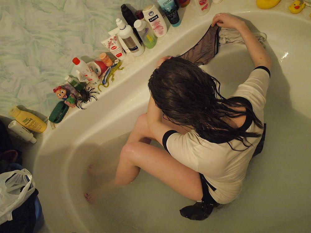 25P Bathroom teen