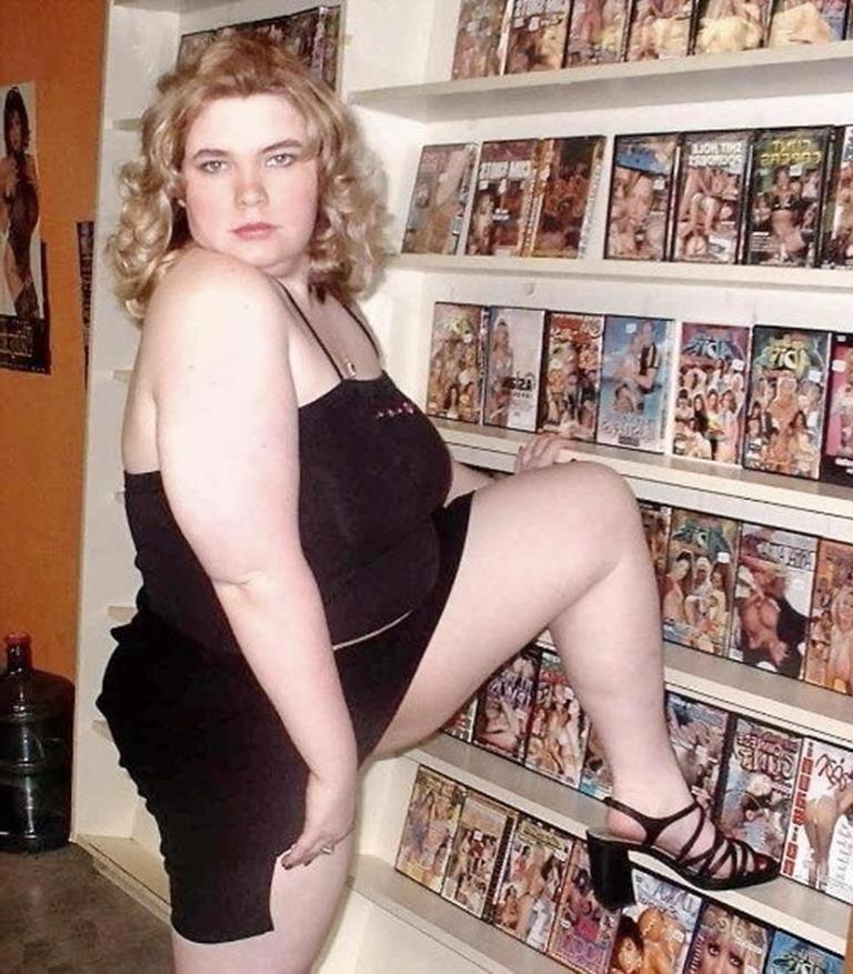 25P Woman in Sex Shop