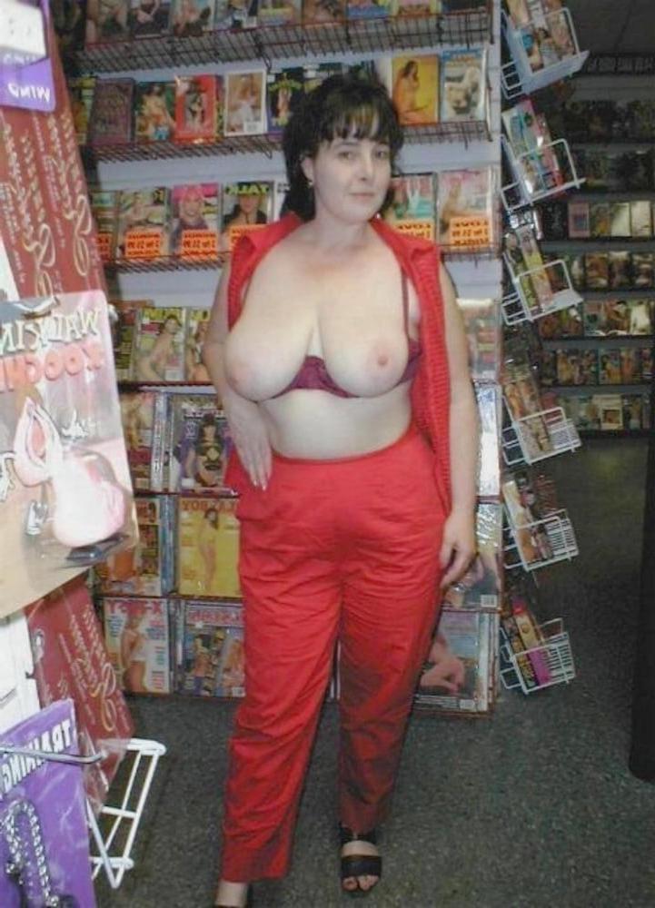 25P Woman in Sex Shop