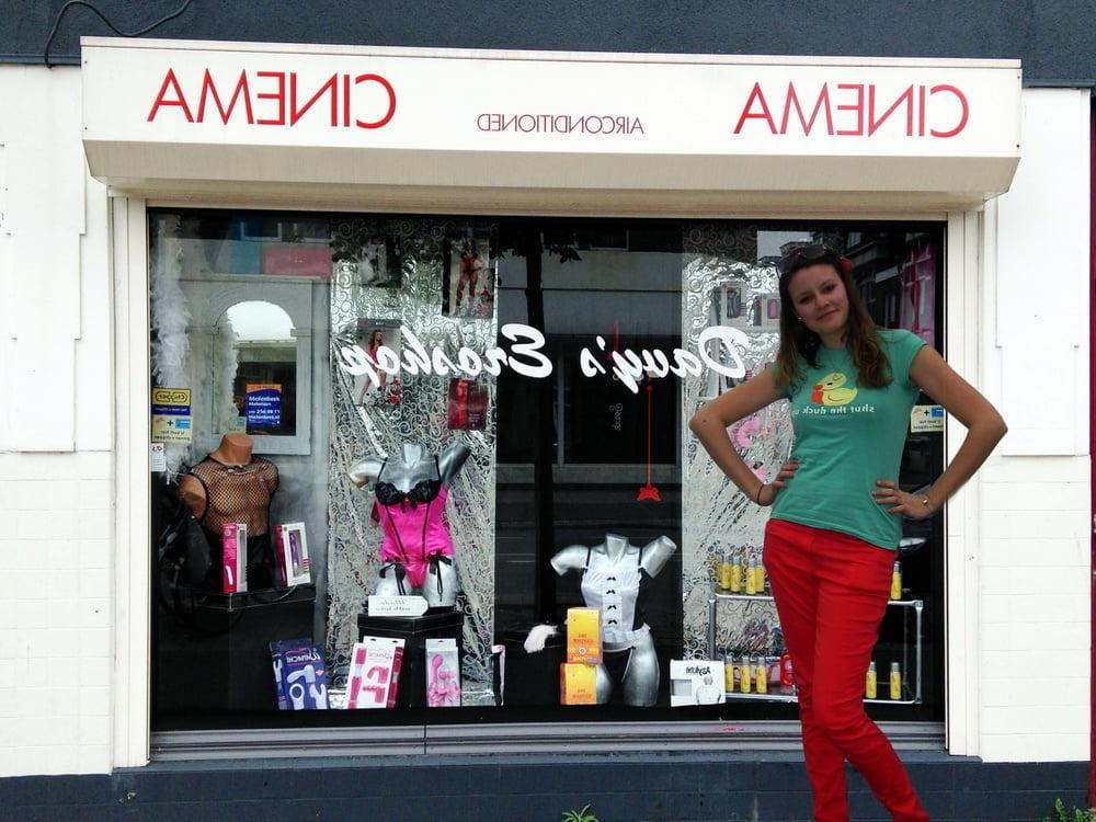 25P Woman in Sex Shop