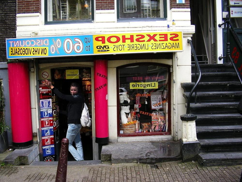 25P Woman in Sex Shop