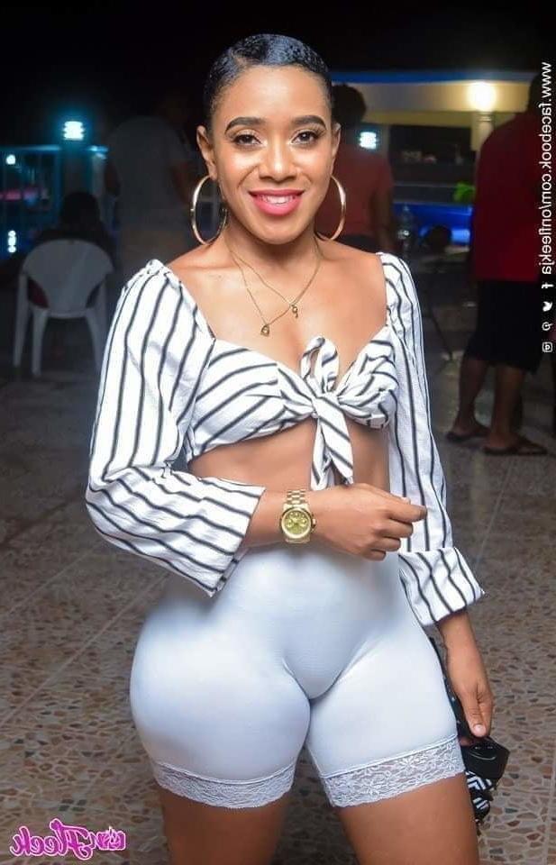 25P Unknown Curvy Chocolate women 17