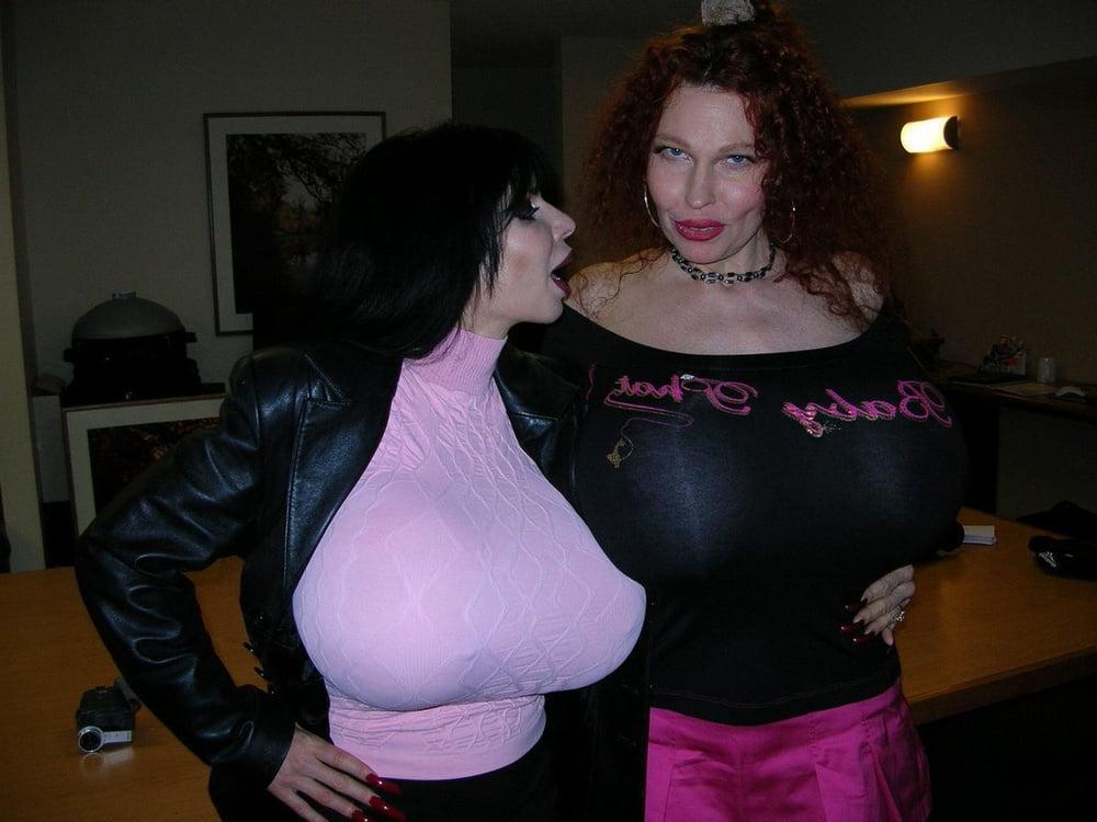25P Mature Bimbo Rhiannon