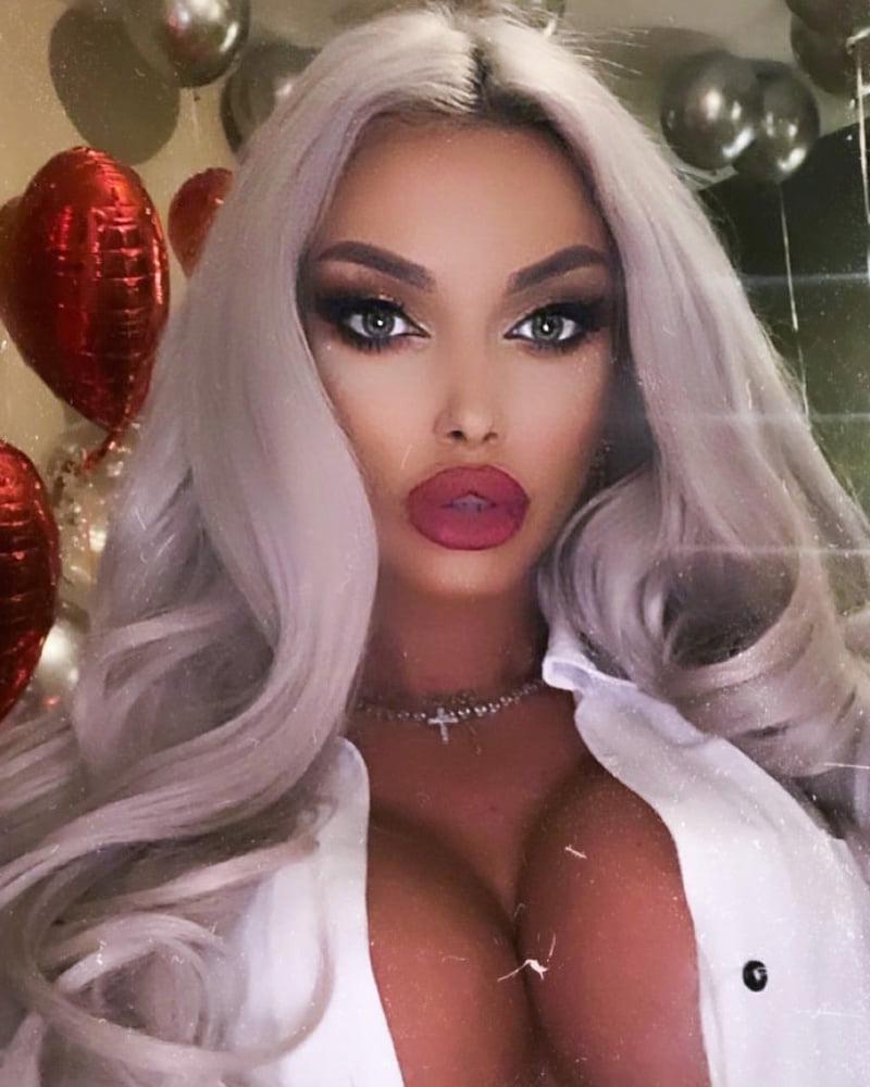 25P Blonde Romanian Bimbo Loredana