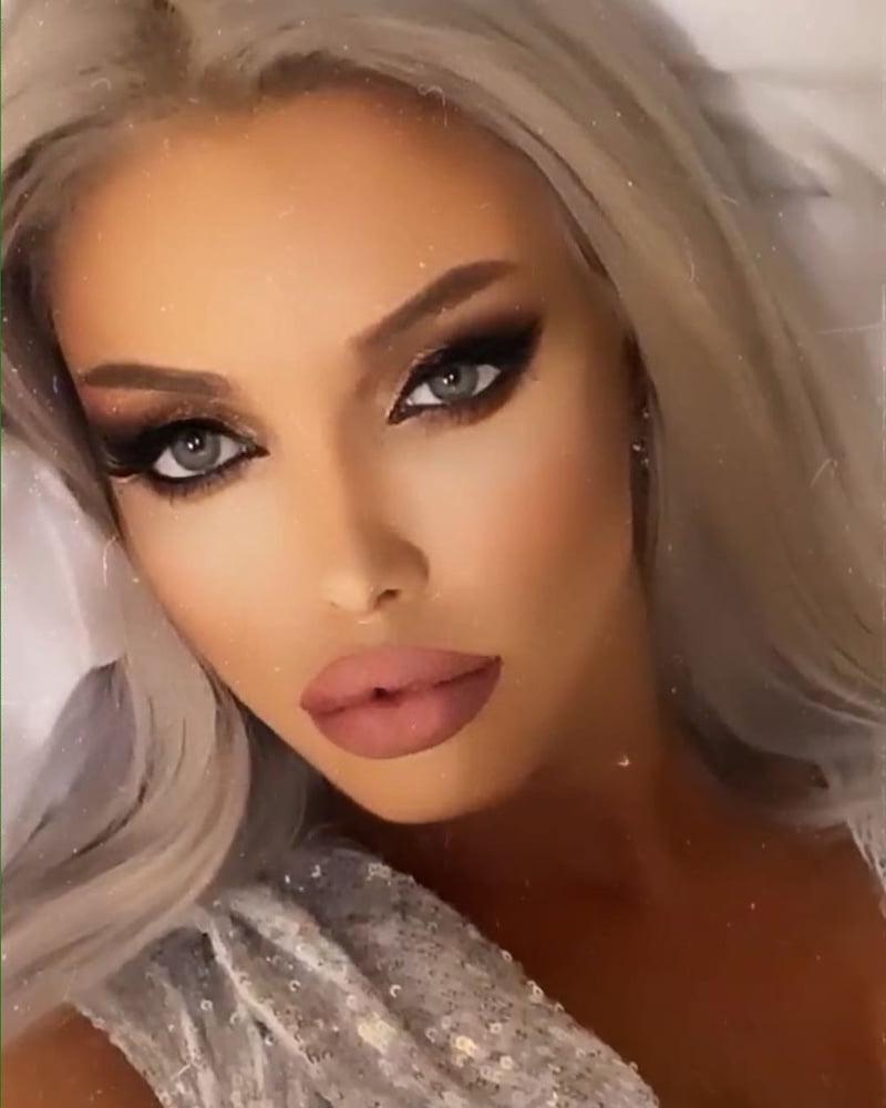 25P Blonde Romanian Bimbo Loredana