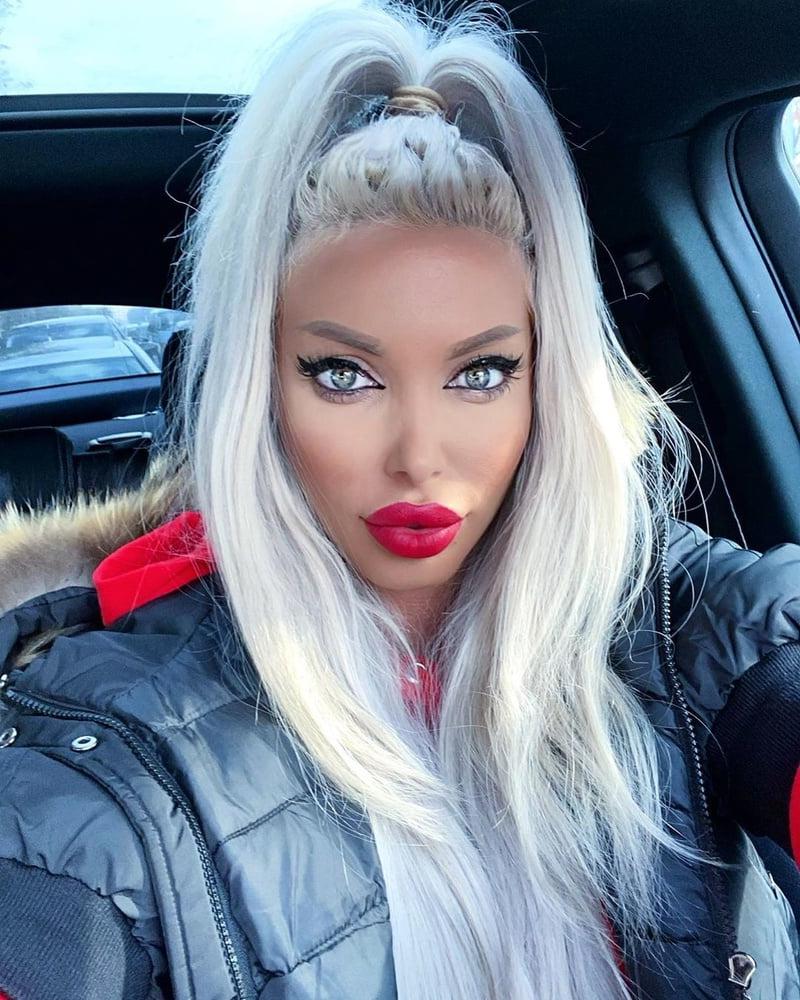25P Blonde Romanian Bimbo Loredana