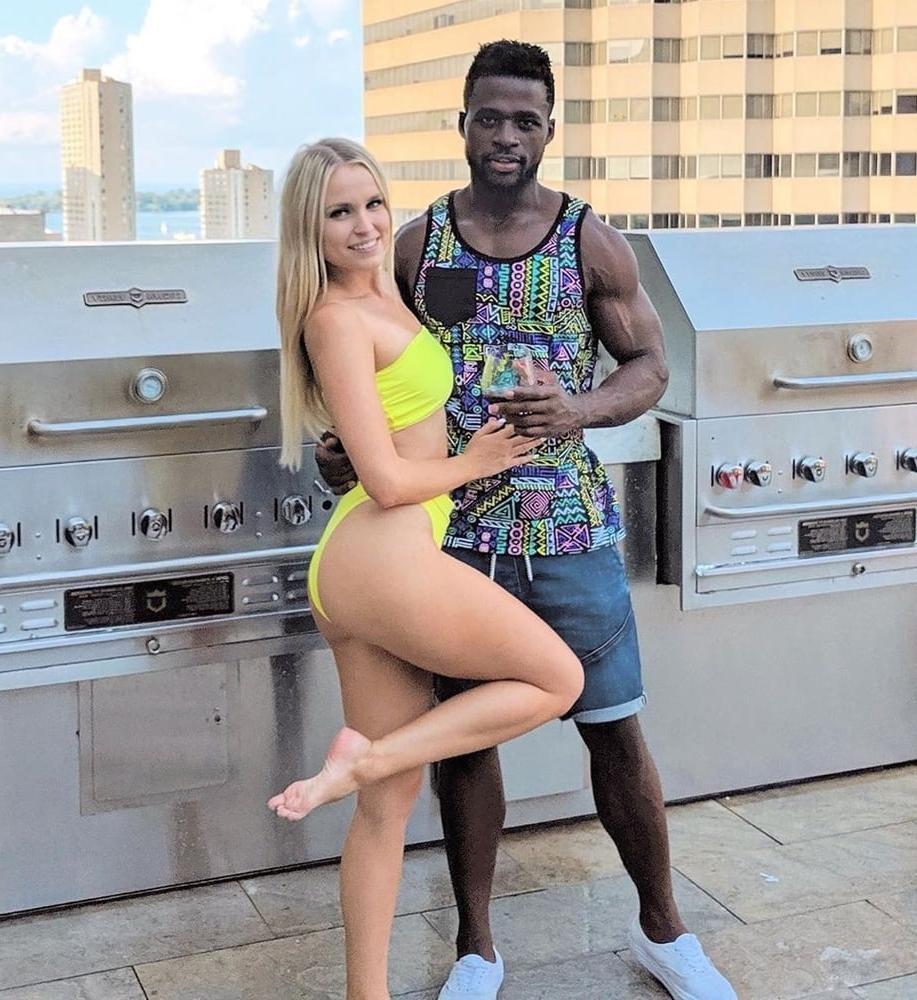 25P Real White Women Find Black Men With BBC Beach IR