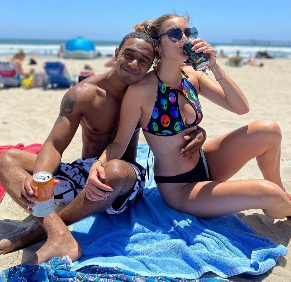 25P Real White Women Find Black Men With BBC Beach IR