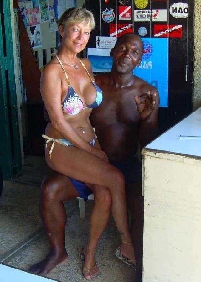 25P Real White Women Find Black Men With BBC Beach IR
