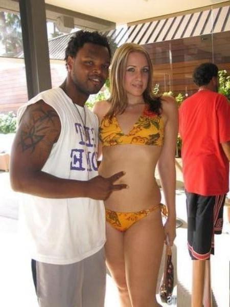 25P Real White Women Find Black Men With BBC Beach IR