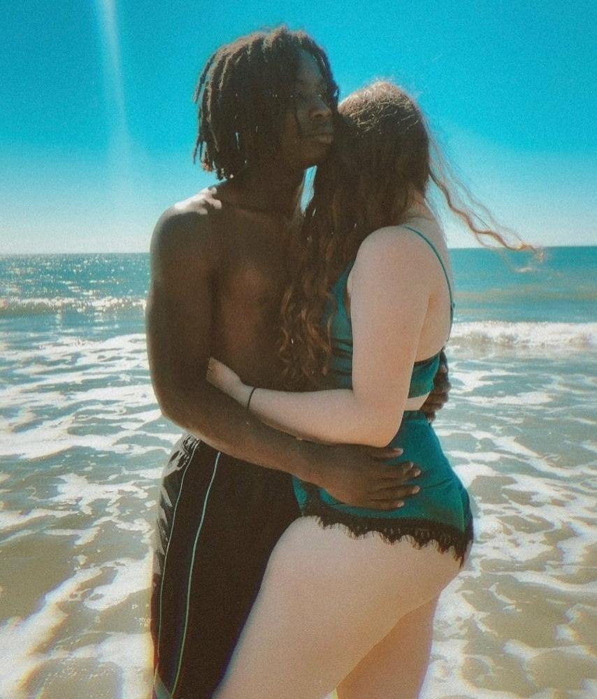 25P Real White Women Find Black Men With BBC Beach IR