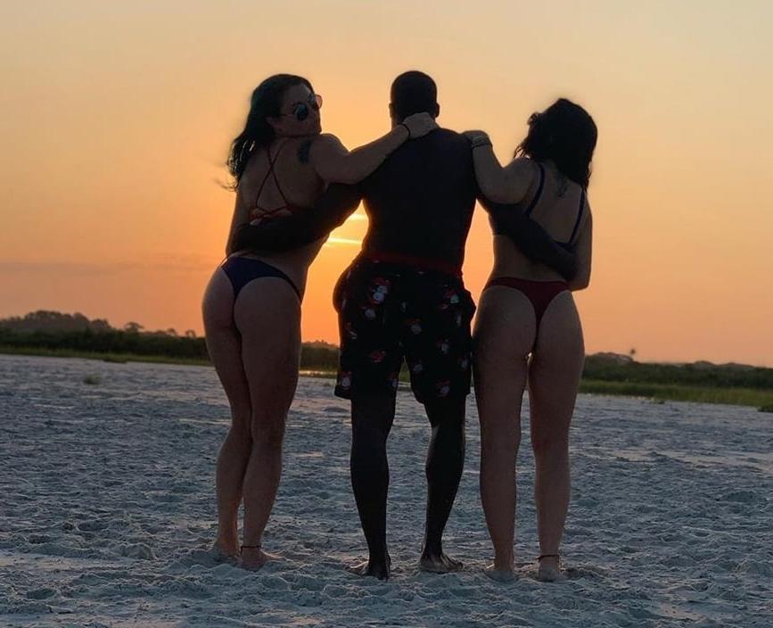 25P Real White Women Find Black Men With BBC Beach IR