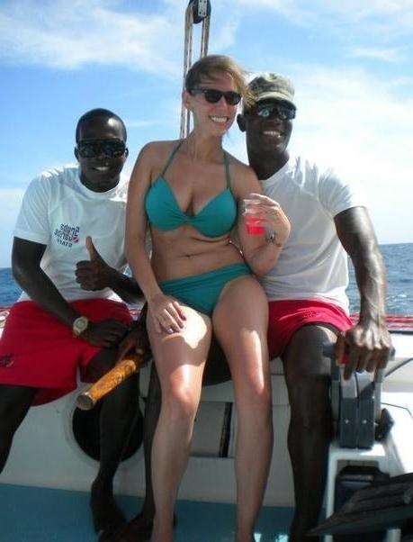 25P Real White Women Find Black Men With BBC Beach IR