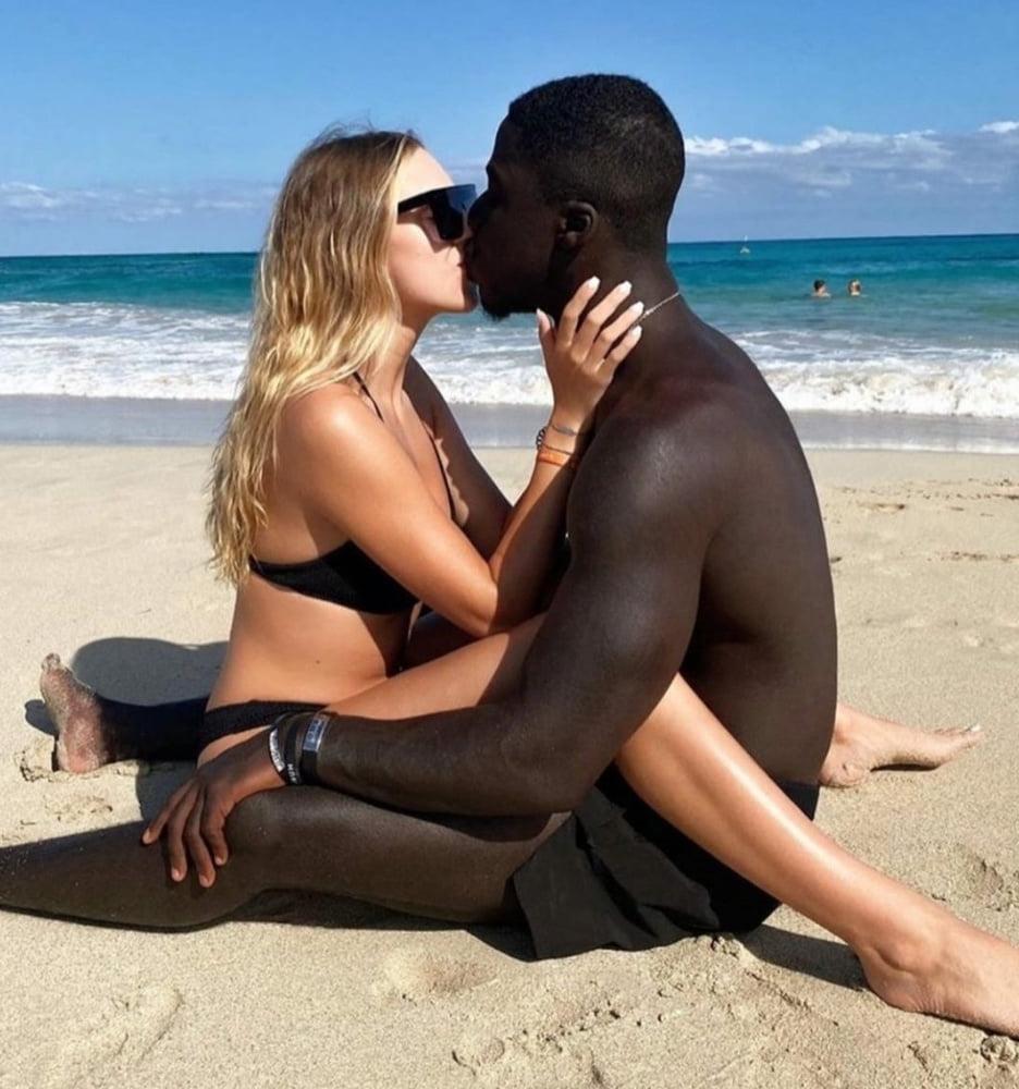 25P Real White Women Find Black Men With BBC Beach IR