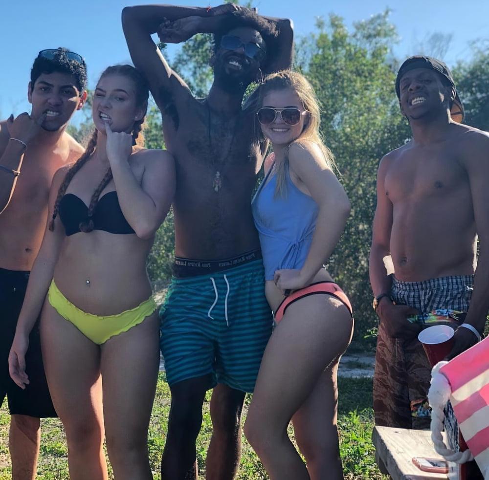 25P Real White Women Find Black Men With BBC Beach IR