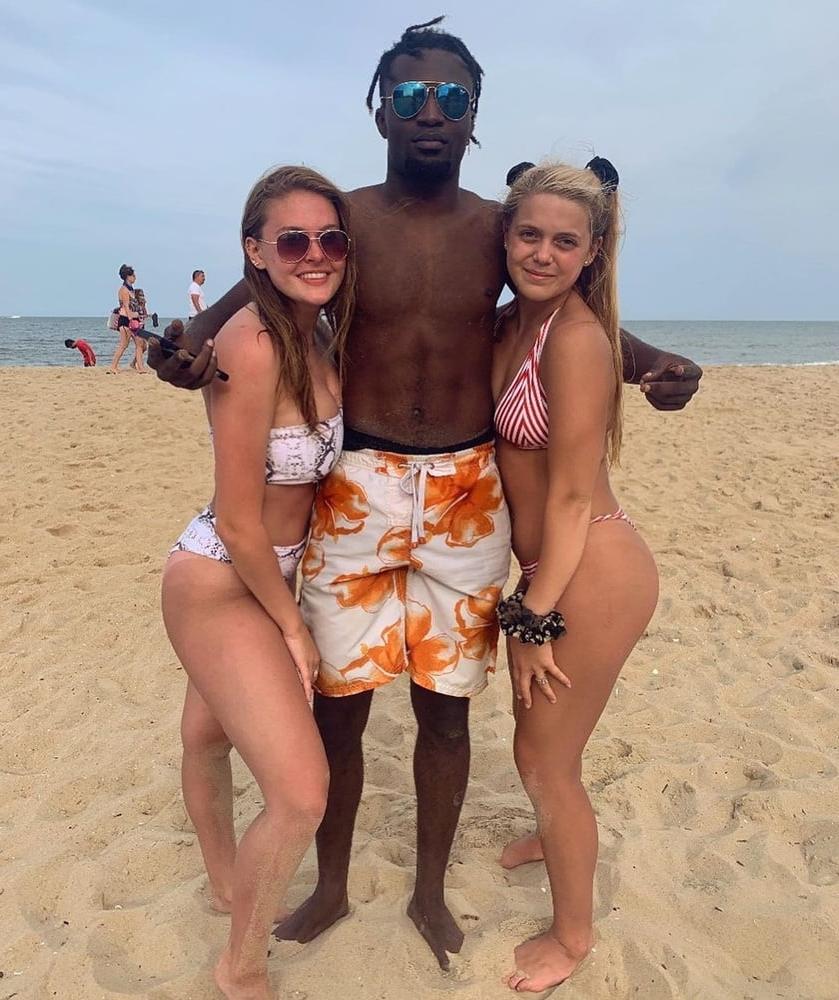 25P Real White Women Find Black Men With BBC Beach IR
