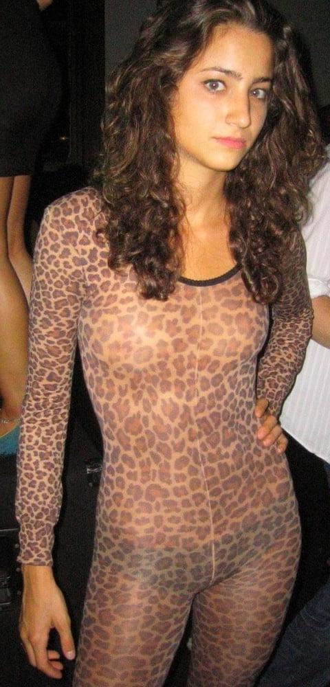 25P Amateurs dressed for sex parties