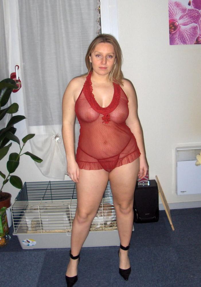 25P Amateurs dressed for sex parties