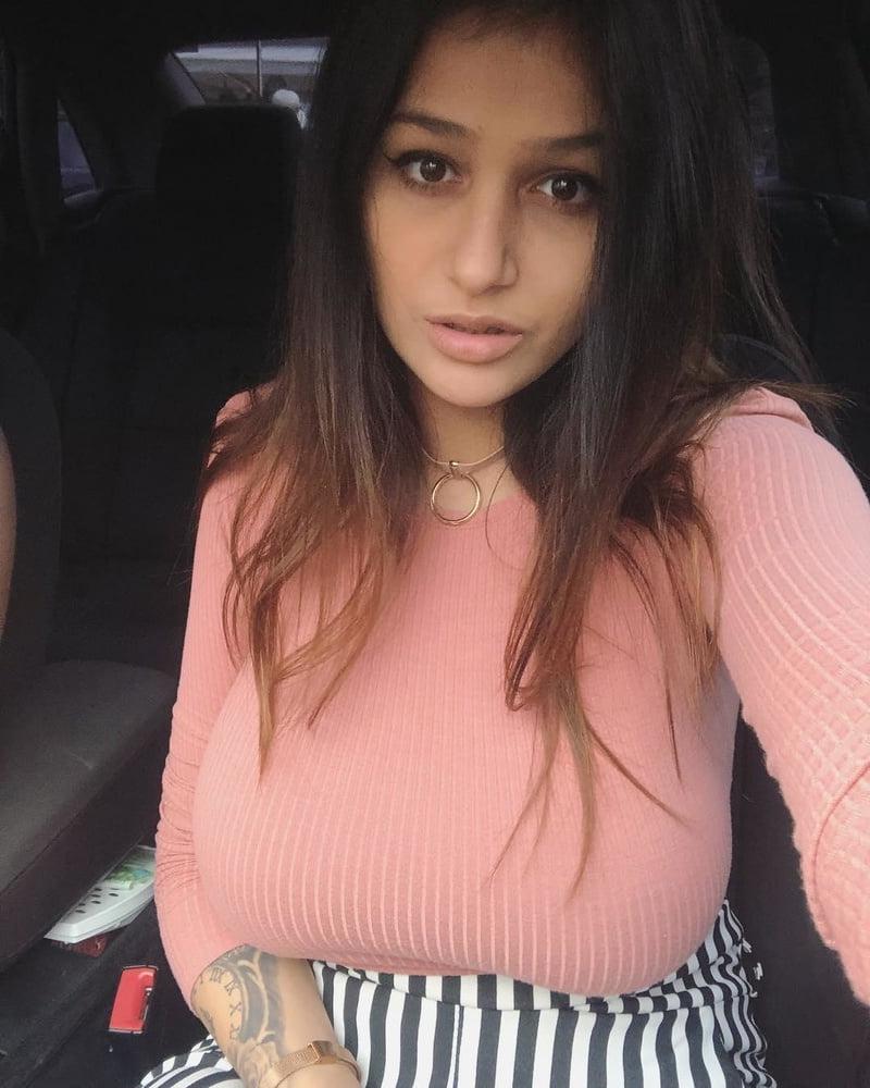 19P Big Booby Insta Model JULIA TIKA Nicht-Nacktbilder