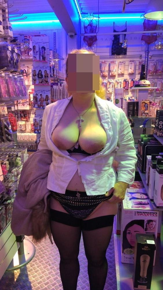 24P Woman in Sex Shop