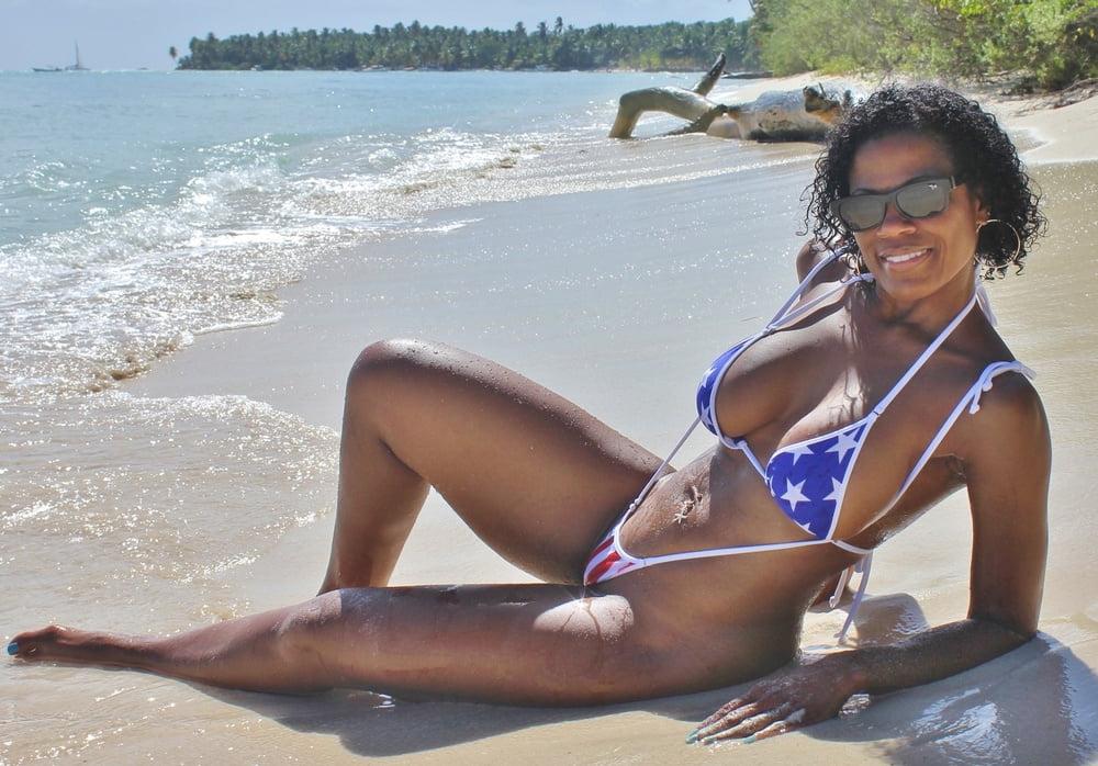 10P Raven - The Art of Bikini