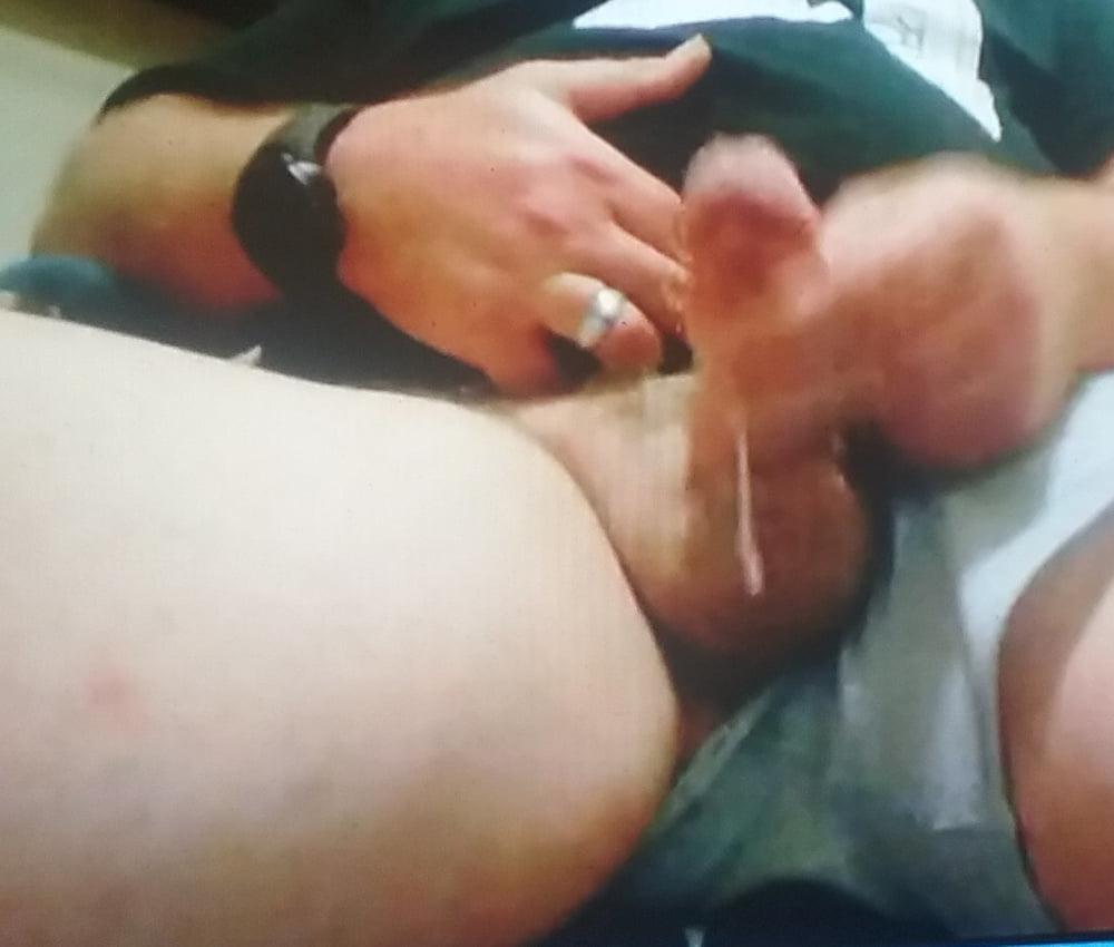 25P ME JACKING OFF IN MOTHER IN LAWS BATHROOM