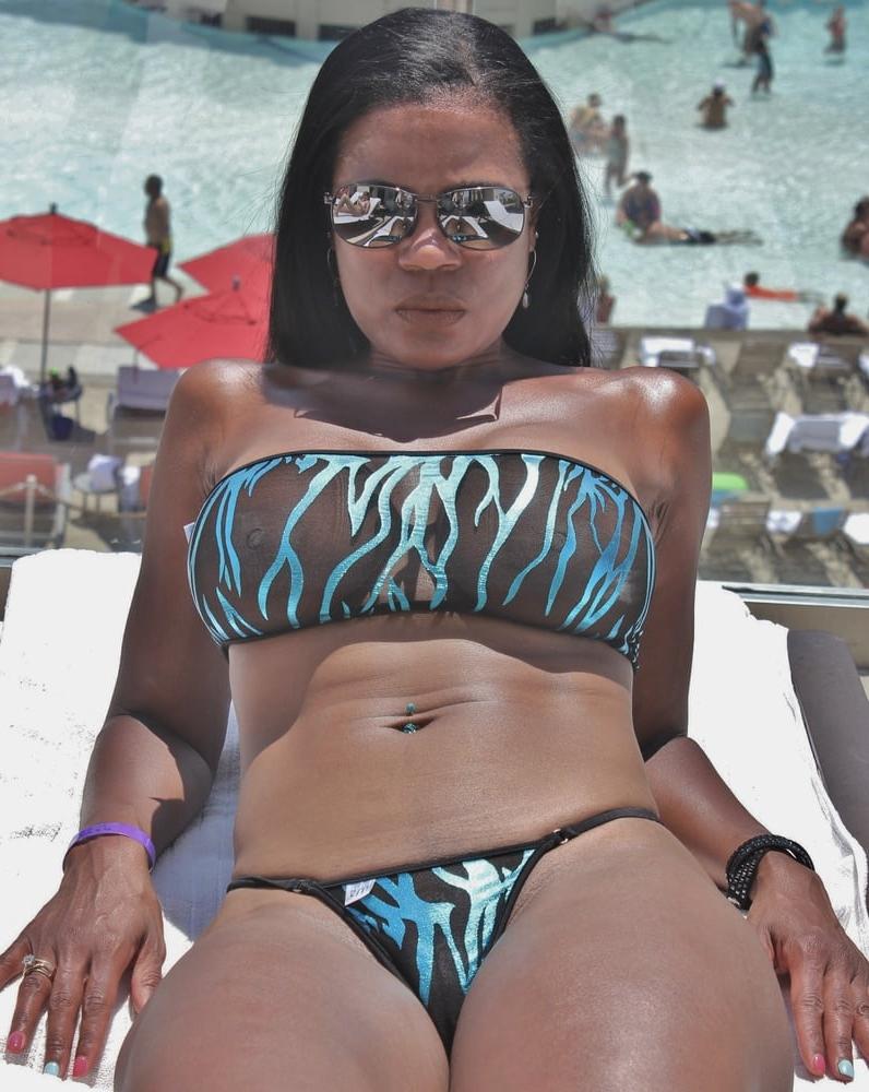 10P Raven - The Art of Bikini