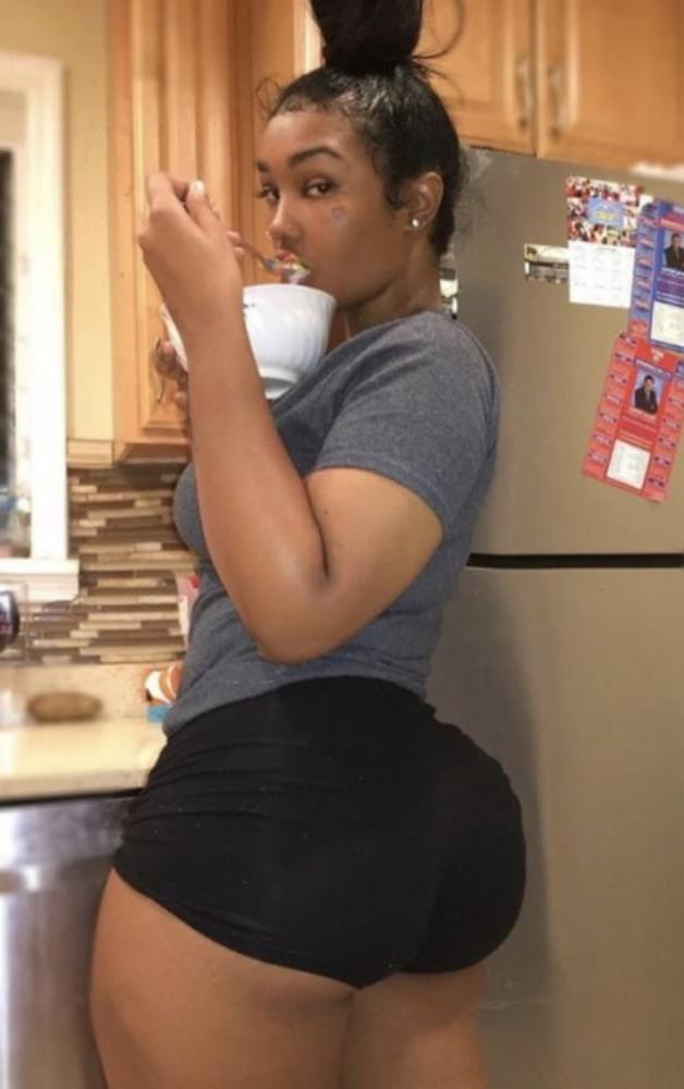 25P Unknown Chocolate Curvy women 19