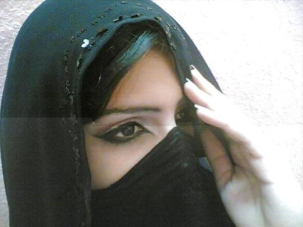 25P ARABIAN SLUTS