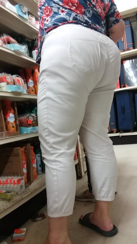 15P Mature pawg white jeans