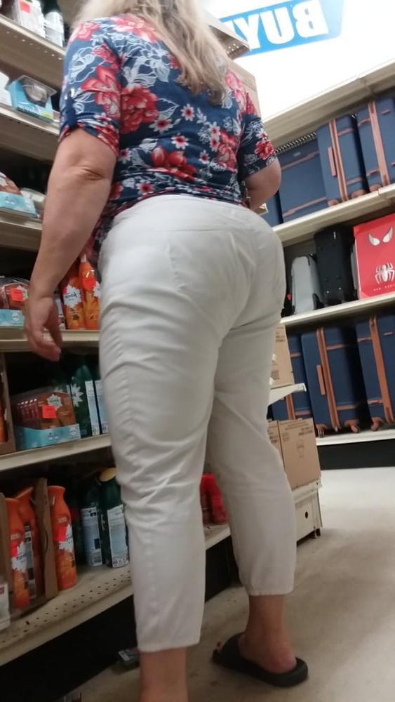 15P Mature pawg white jeans