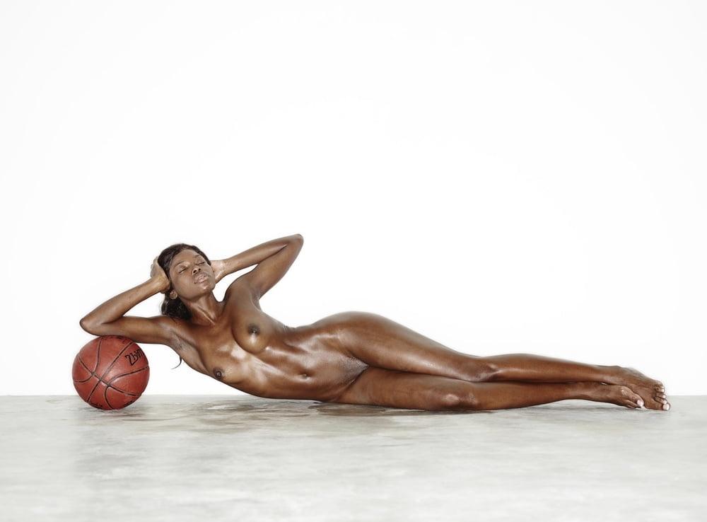 12P Simone - The Art of Ebony