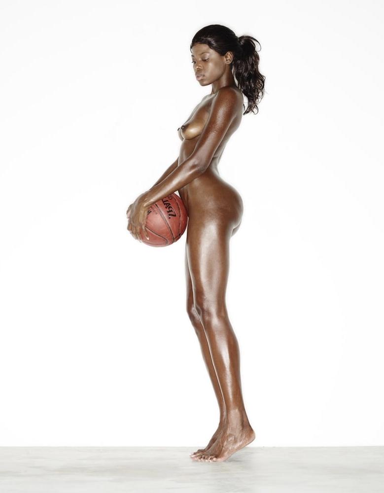 12P Simone - The Art of Ebony