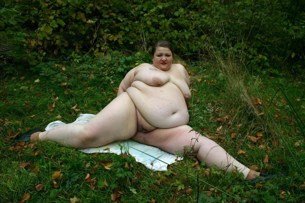 25P Fat girls naked in the nature