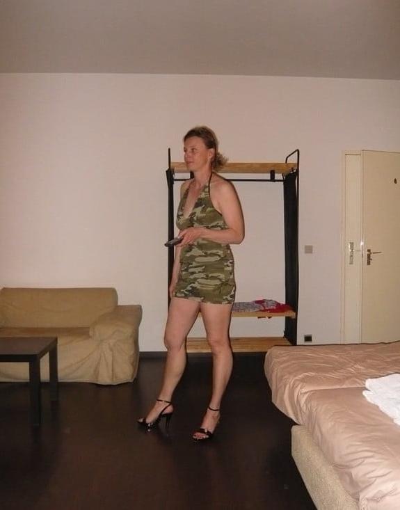 25P Stolen pics from BBC cuckold fucking MILF