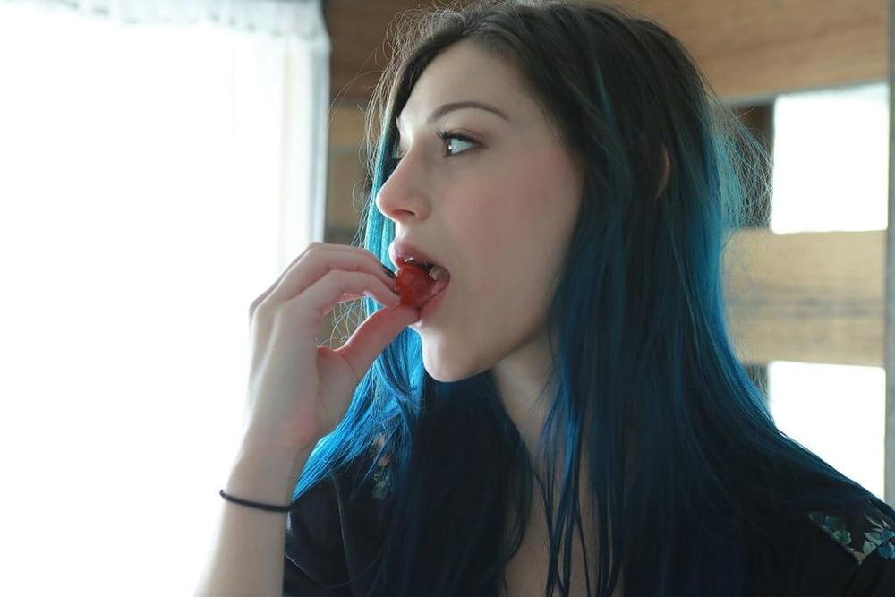 25P ZelihaWhore FAVs #10 xHamster sluts and voyeur amateur MILFs