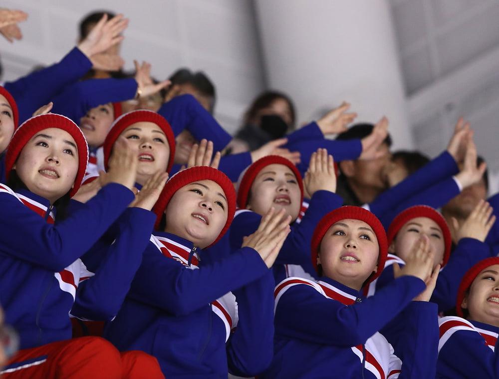 8P HOT NORTH KOREAN CHEER GIRLS!