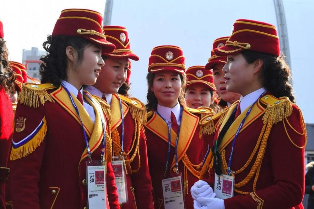 8P HOT NORTH KOREAN CHEER GIRLS!