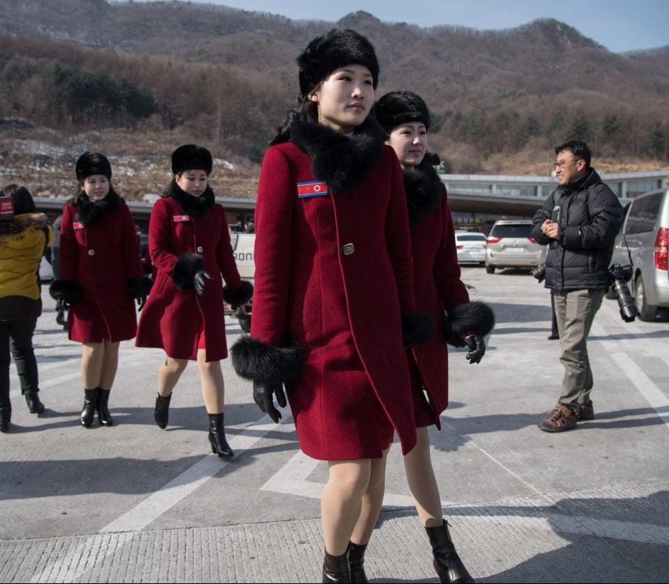 8P HOT NORTH KOREAN CHEER GIRLS!