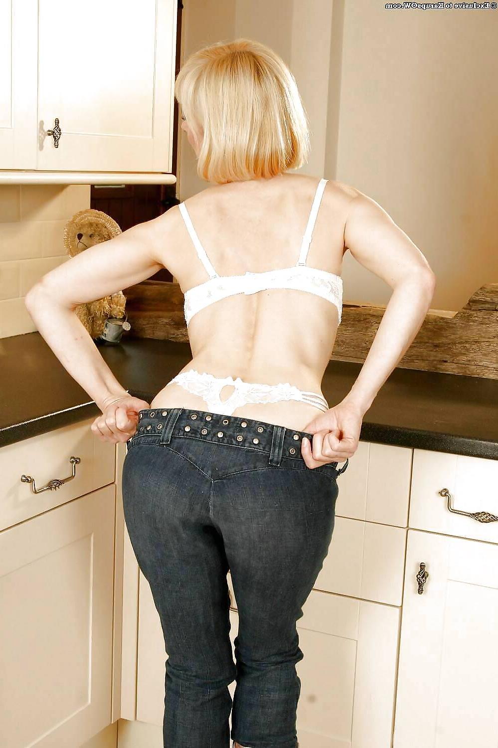 17P Mature asses in Jeans