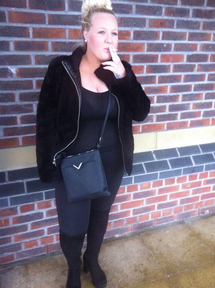 15P Fat chav smoking