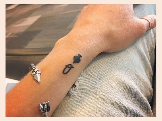 25P Hot wife tattoos.