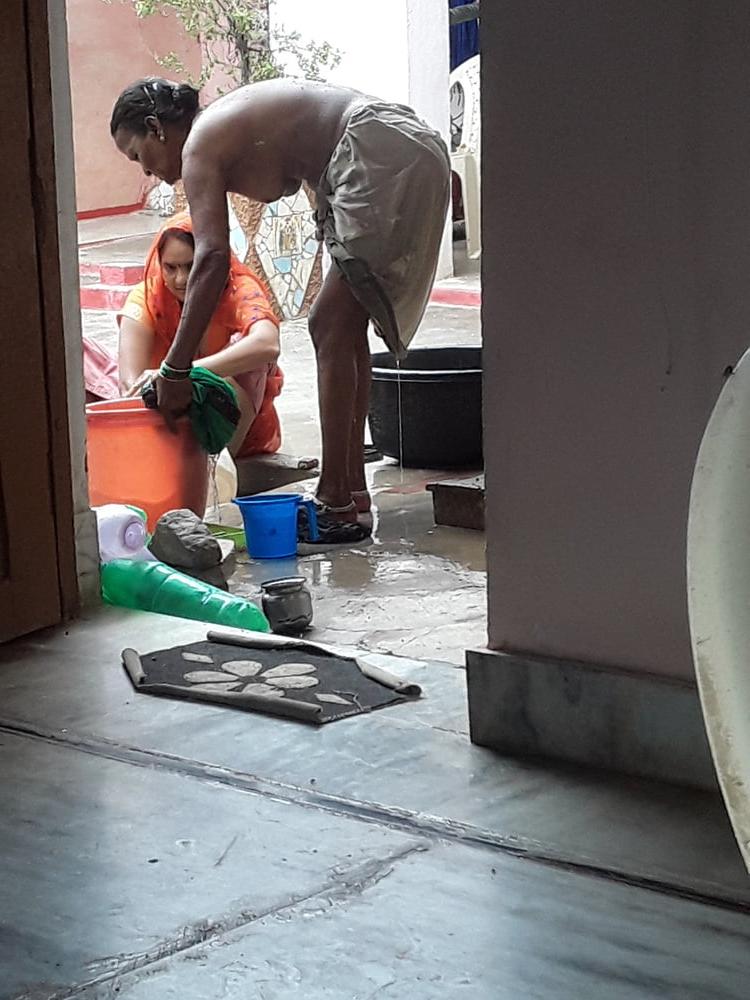11P Policz village mom bathing