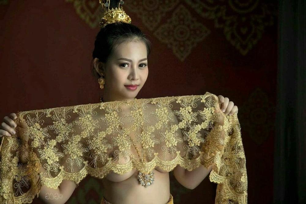 24P Thai model prostitute