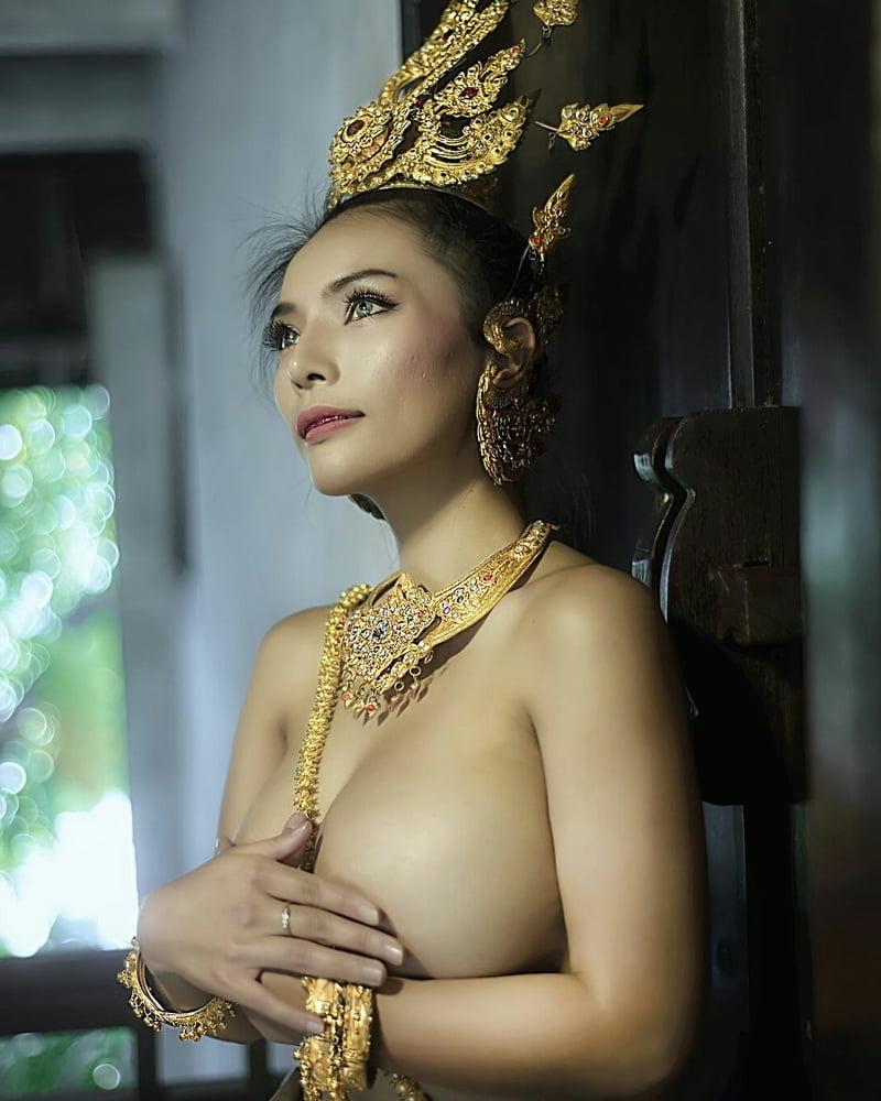 24P Thai model prostitute