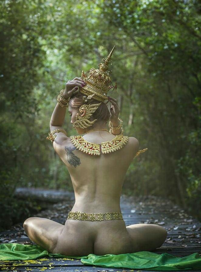 24P Thai model prostitute