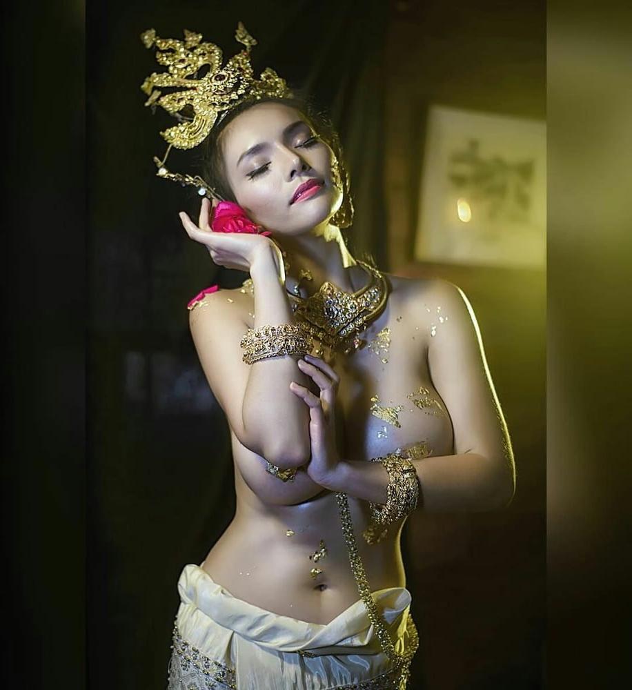 24P Thai model prostitute