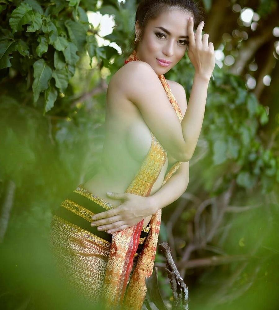 24P Thai model prostitute